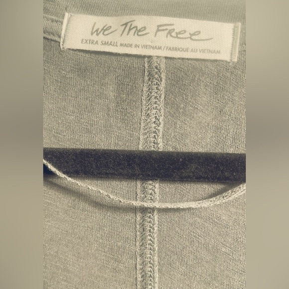 We The Free “on my mind” grey distressed batwing long sleeve oversized shirt XS - Picture 4 of 5